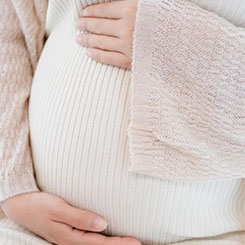 这种极高的分🍉💕辨率是通过一🎤✍种整体方法实现的🈲，该方法涉🌩及对光学邻近👣